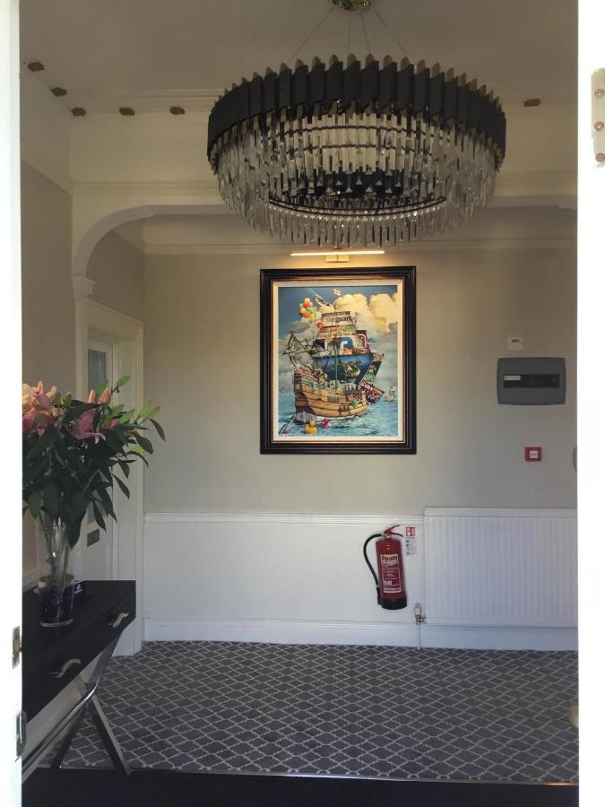 The Station Guest House Galmpton 外观 照片