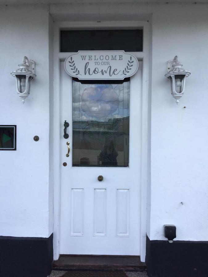 The Station Guest House Galmpton 外观 照片
