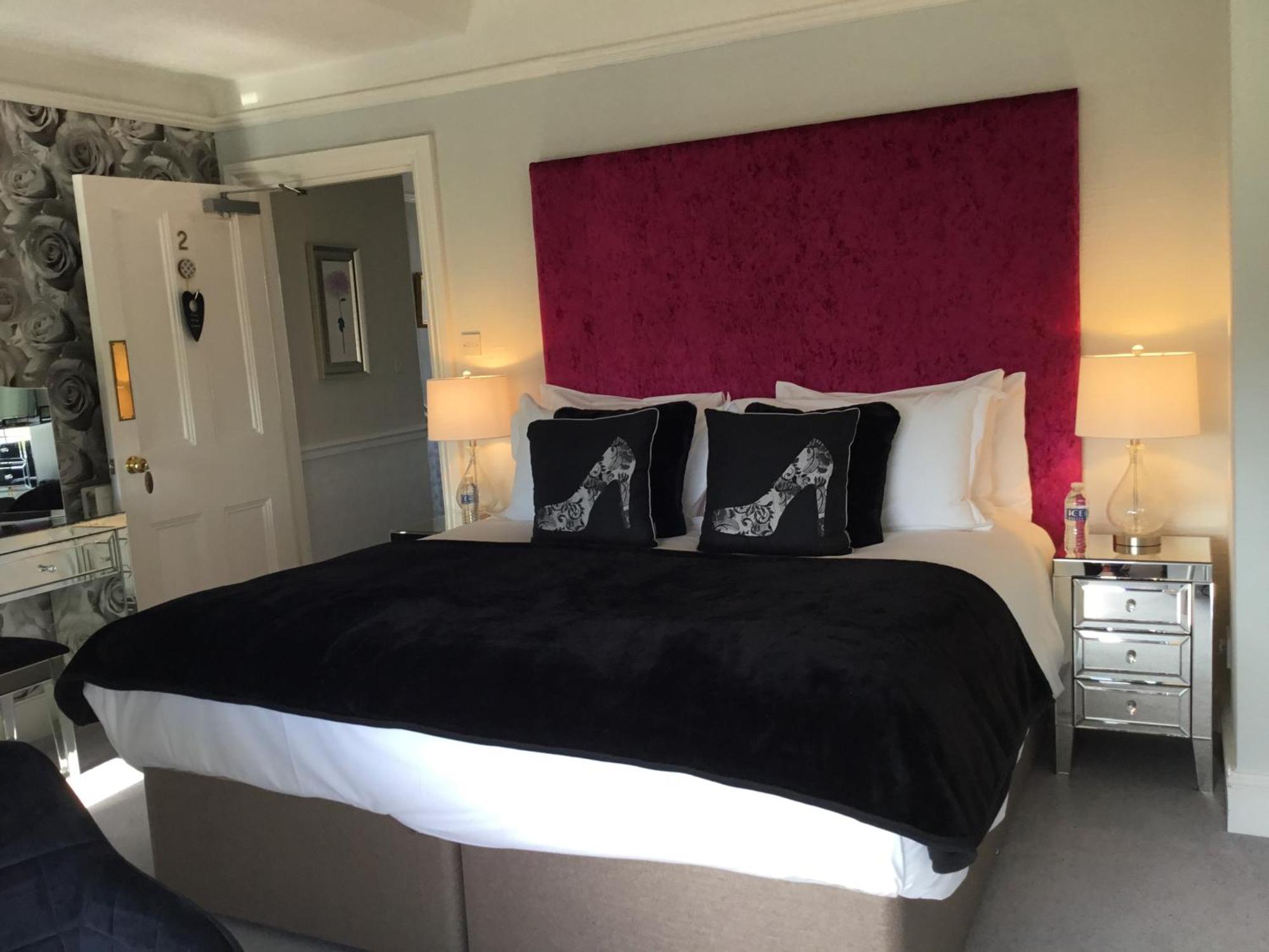 The Station Guest House Galmpton 外观 照片