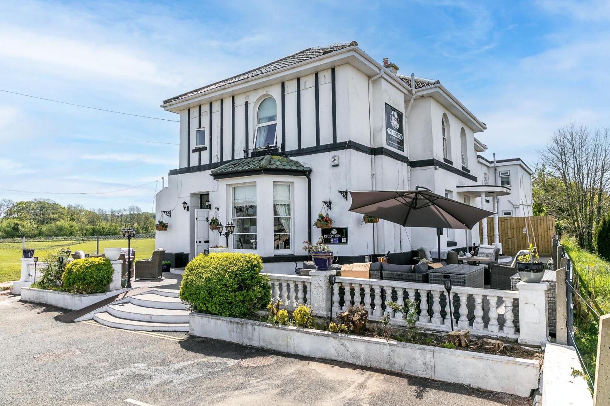 The Station Guest House Galmpton 外观 照片