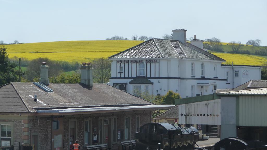 The Station Guest House Galmpton 外观 照片