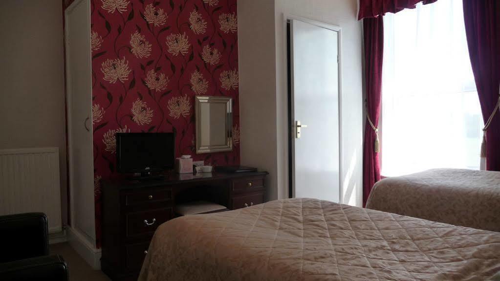 The Station Guest House Galmpton 外观 照片
