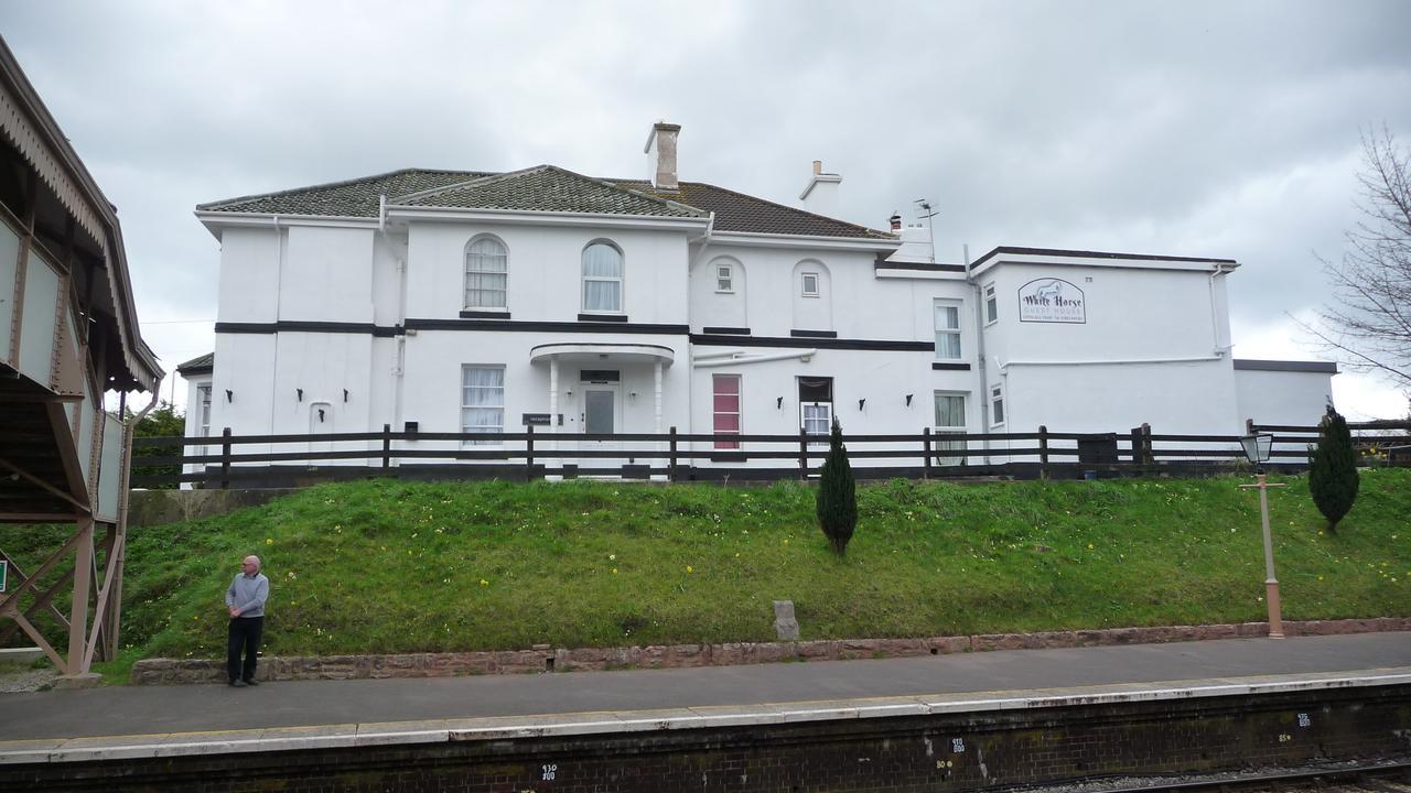 The Station Guest House Galmpton 外观 照片